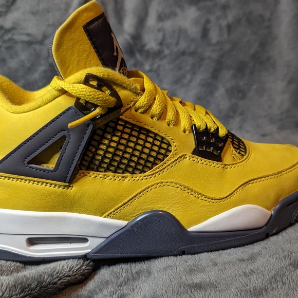 Air Jordan 4 Lightning - Picture 4 of 10
